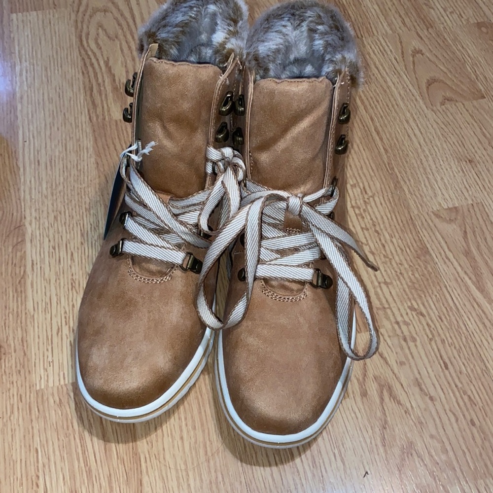 NWT lace up boots